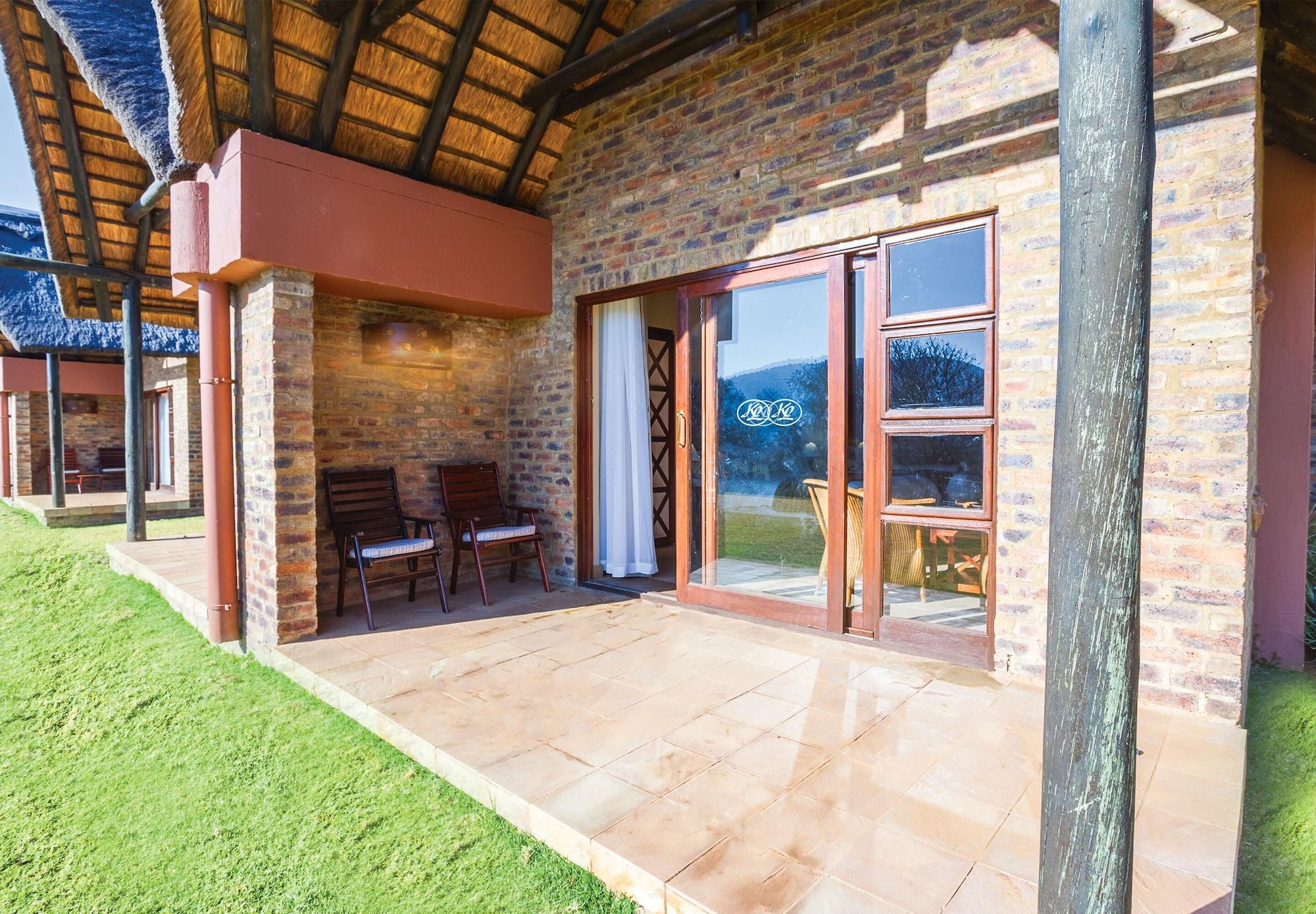 Kloofzicht Lodge & Spa Krugersdorp Exteriér fotografie A typical chalet at the resort
