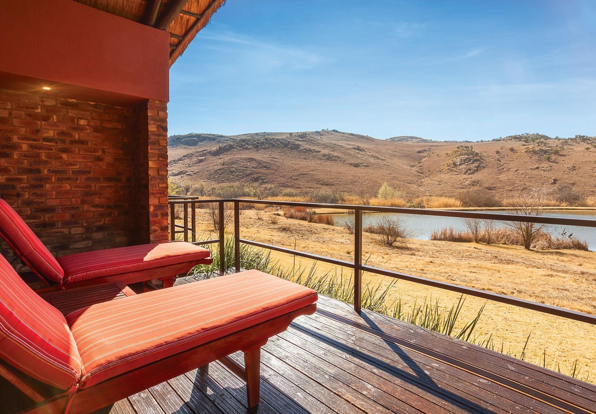 Kloofzicht Lodge & Spa Krugersdorp Exteriér fotografie View from the deck of a suite at the Tswalu Kalahari Reserve