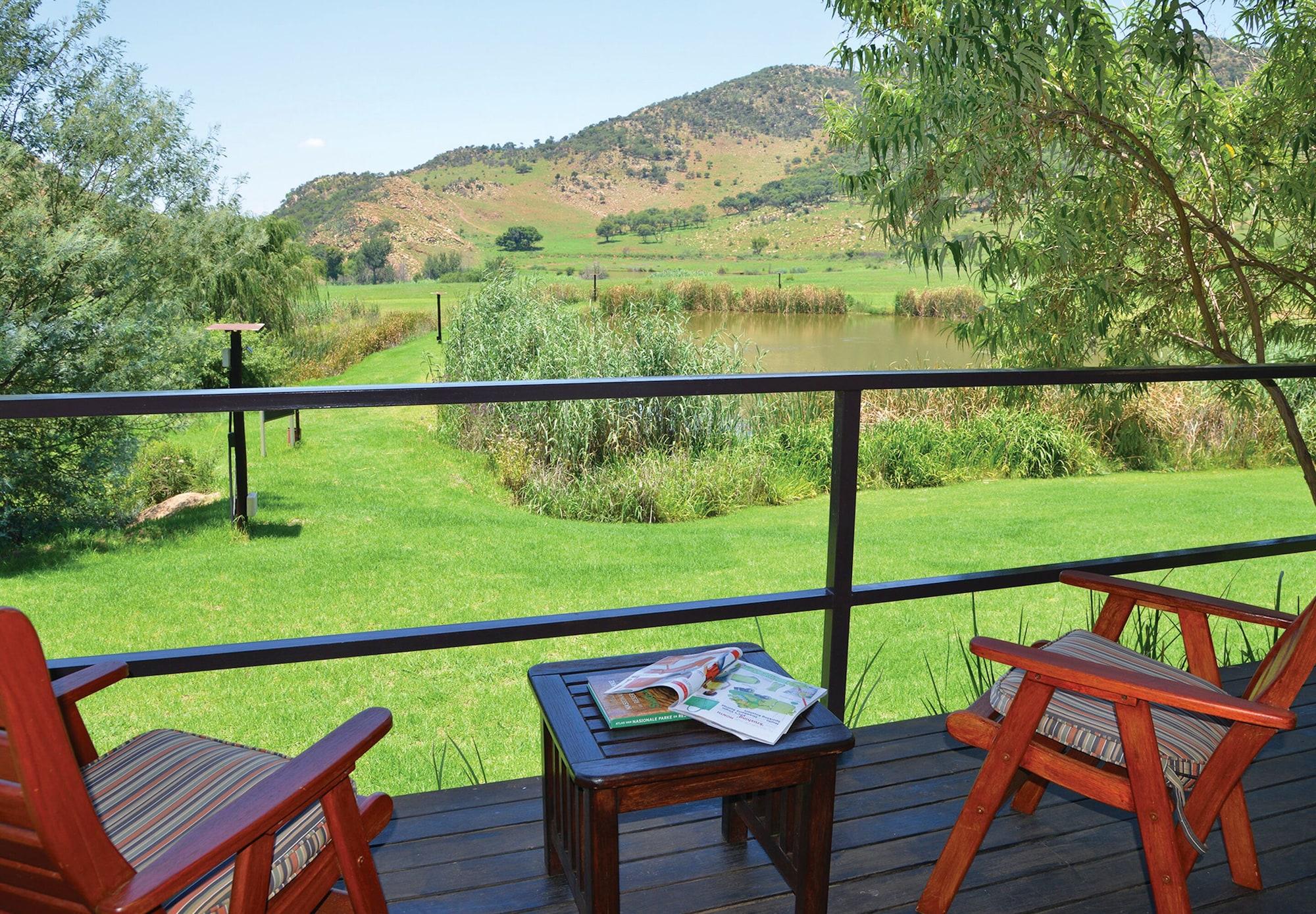 Kloofzicht Lodge & Spa Krugersdorp Exteriér fotografie View from the deck of the main house