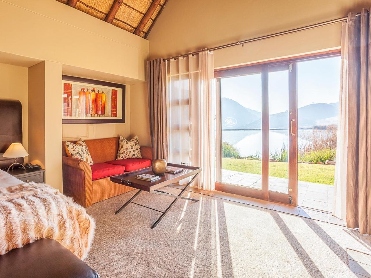 Kloofzicht Lodge & Spa Krugersdorp Exteriér fotografie A room at the Protea Hotel Sky Villa