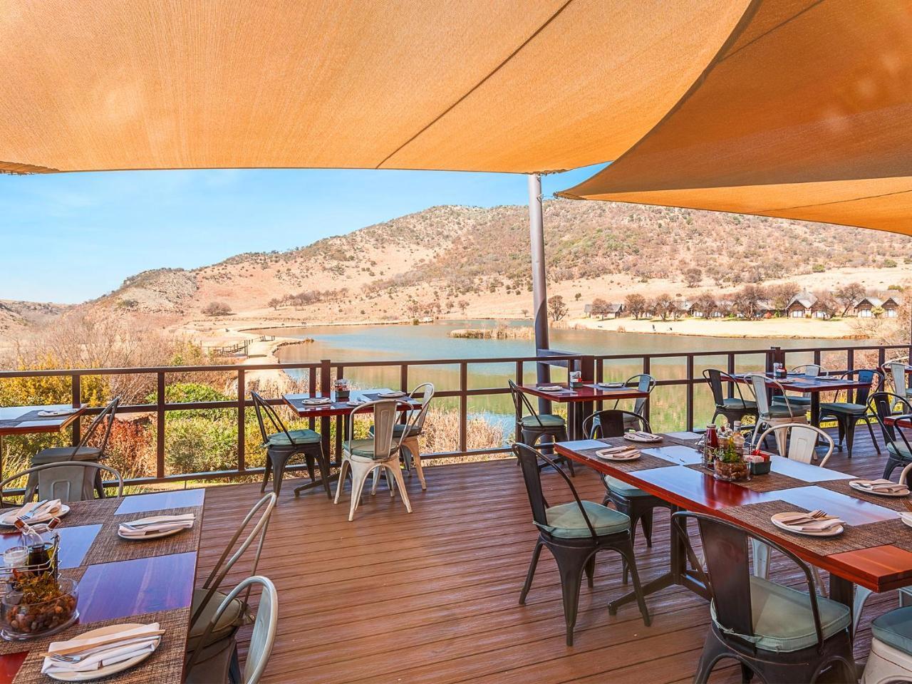 Kloofzicht Lodge & Spa Krugersdorp Exteriér fotografie The Deck at the LaStella Winery