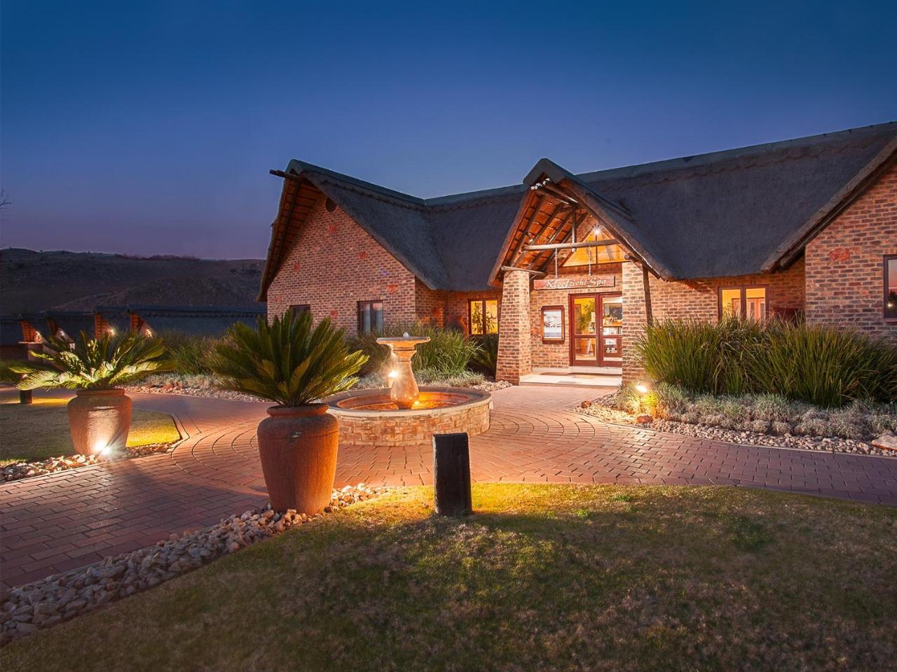 Kloofzicht Lodge & Spa Krugersdorp Exteriér fotografie The clubhouse at the Links Shell Cove