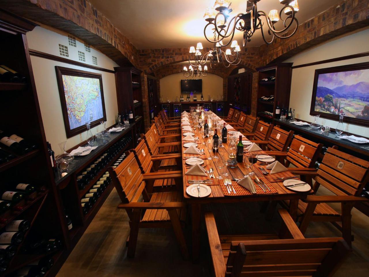 Kloofzicht Lodge & Spa Krugersdorp Exteriér fotografie Wine tasting room at the winery